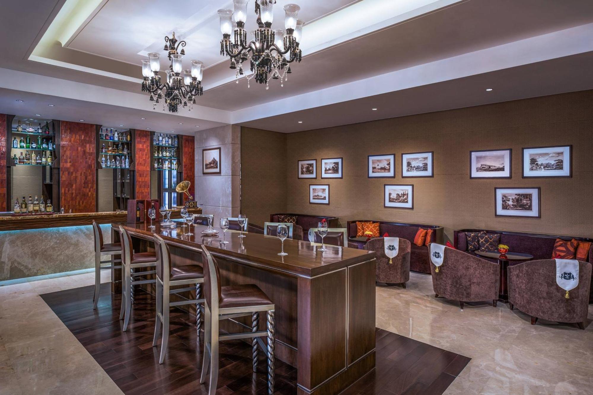 The St. Regis Mumbai Ξενοδοχείο Εξωτερικό φωτογραφία The lounge at the airport