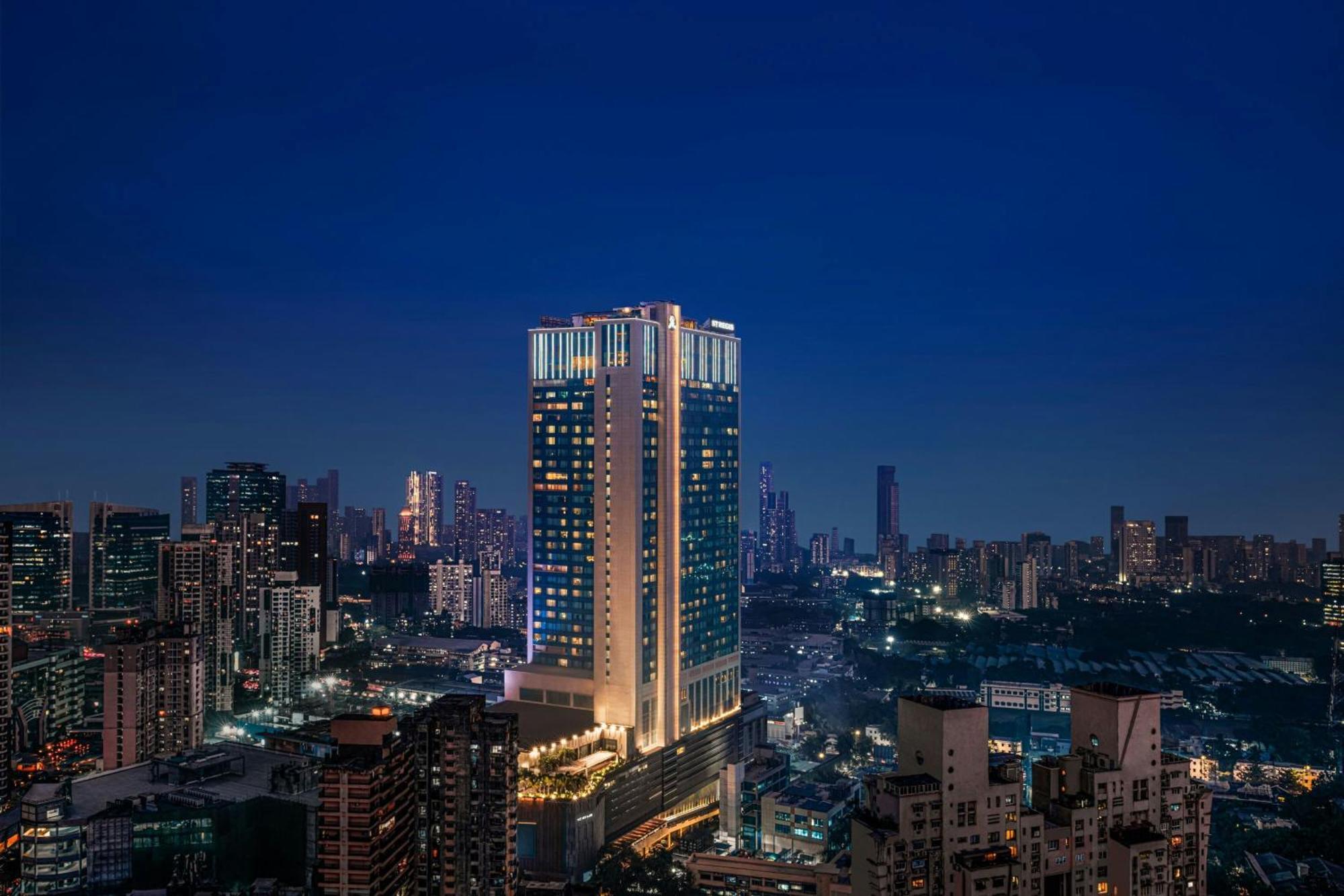 The St. Regis Mumbai Ξενοδοχείο Εξωτερικό φωτογραφία The hotel at night